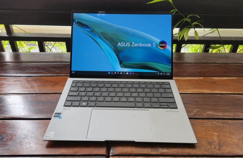 ASUS Zenbook S 13 OLED UX5304MA-XS76 13.3-Inch Laptop